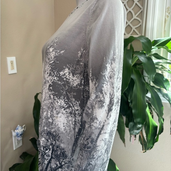 Elegant Gray and Black Women's Top - Picture 4 of 8